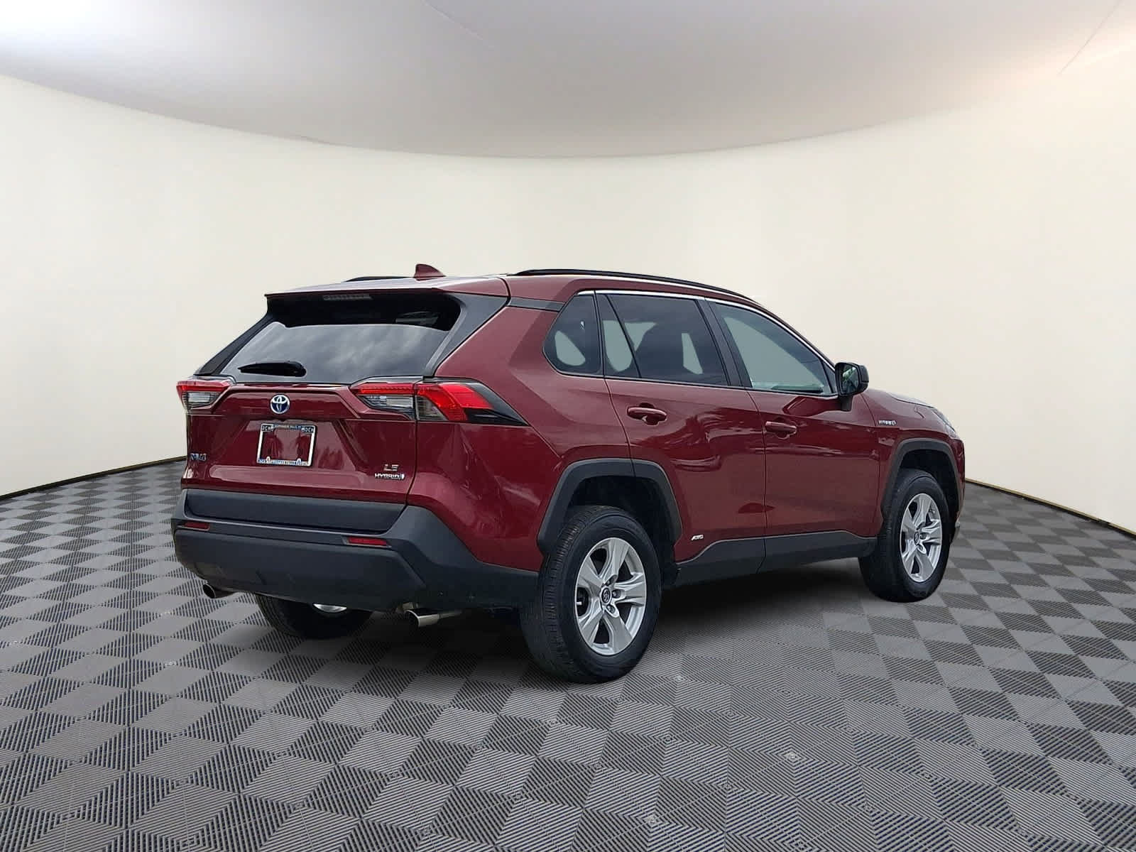 Certified 2020 Toyota RAV4 LE w/ Carpet Mat Package AWD/4WD image 5
