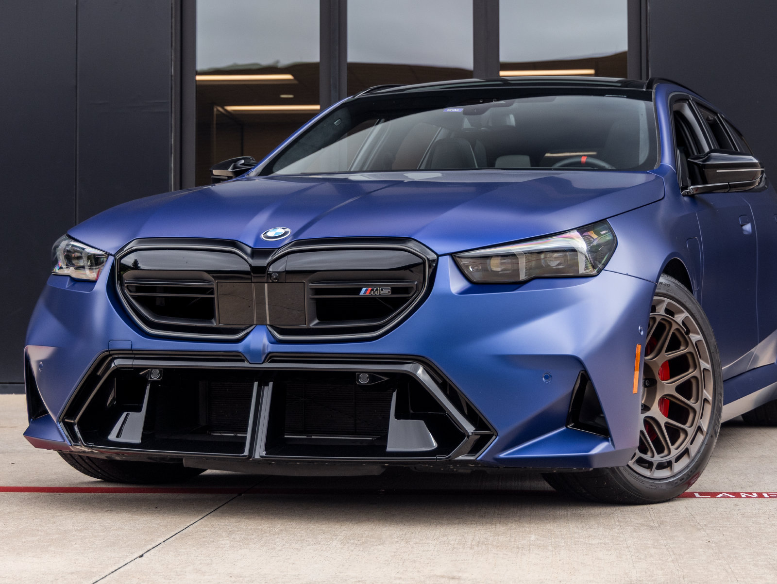 Used 2026 BMW M5 Touring AWD/4WD image 3
