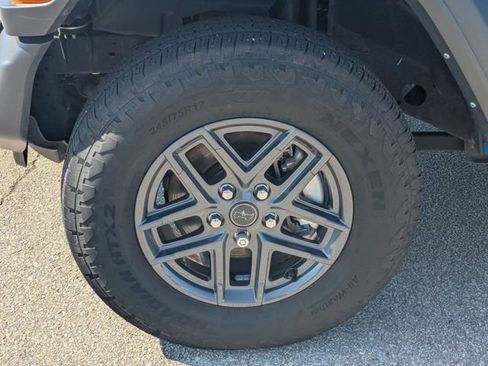 Used 2024 Jeep Wrangler Sport S image 10