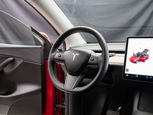 Used 2021 Tesla Model Y Long Range image 14