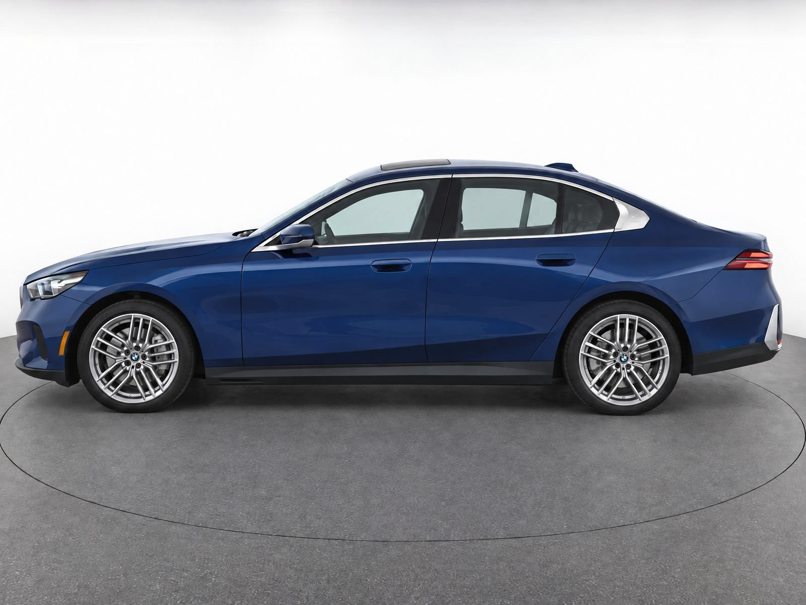 Used 2024 BMW 530i w/ Premium Package RWD image 3