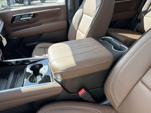New 2026 Chevrolet Tahoe High Country AWD/4WD image 18