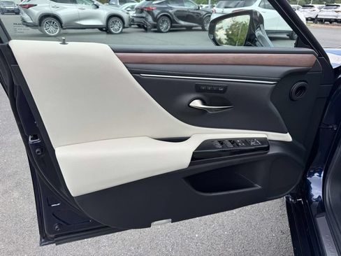 Used 2025 Lexus ES 350 w/ Premium Package FWD image 12