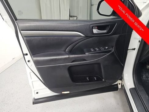Used 2017 Toyota Highlander SE AWD/4WD image 12