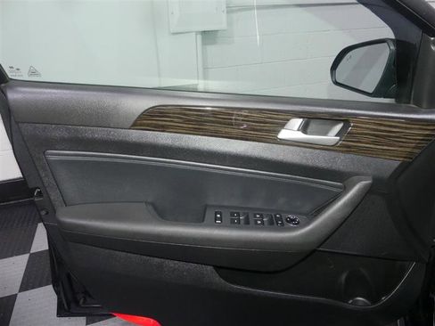Used 2016 Hyundai Sonata Limited FWD image 17