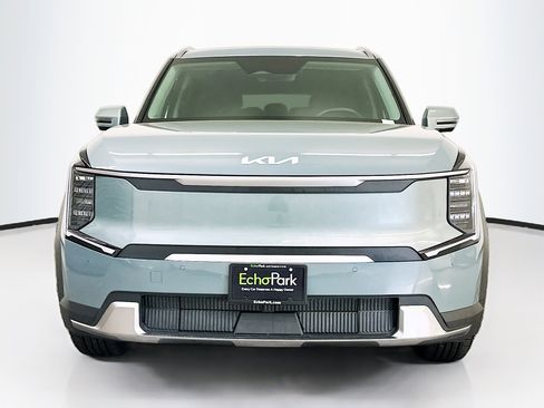 Used 2024 Kia EV9 Wind image 2
