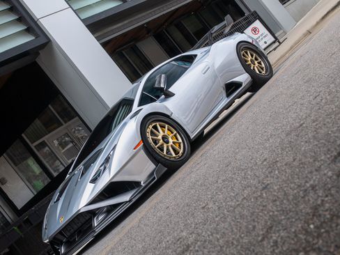 Used 2024 Lamborghini Huracan STO image 3