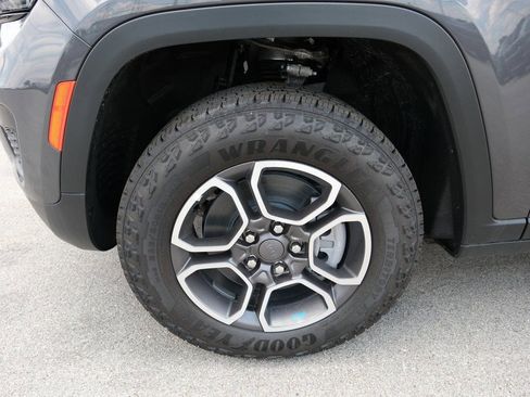 Used 2024 Jeep Grand Cherokee Trailhawk image 14