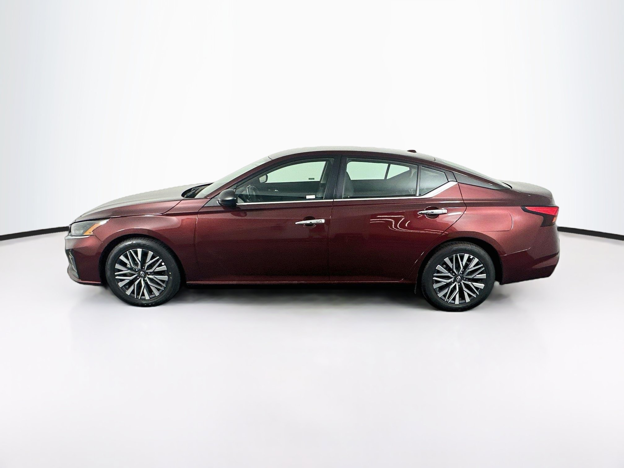Used 2025 Nissan Altima 2.5 SV FWD image 4