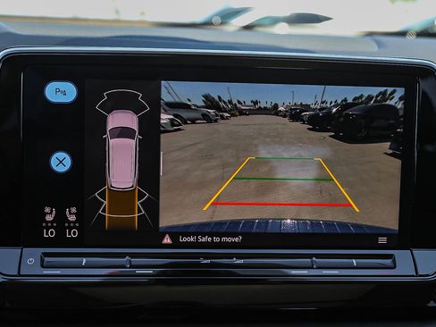 Used 2024 Volkswagen Atlas SE image 23