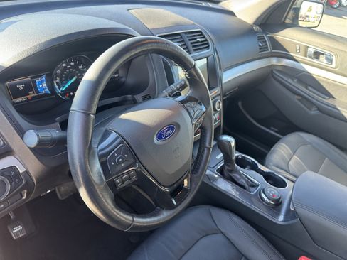 Used 2017 Ford Explorer XLT w/ Equipment Group 202A image 14