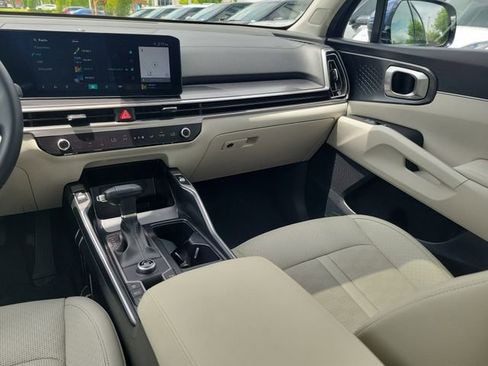 Used 2025 Kia Sorento EX w/ Panoramic Sunroof Package FWD image 12