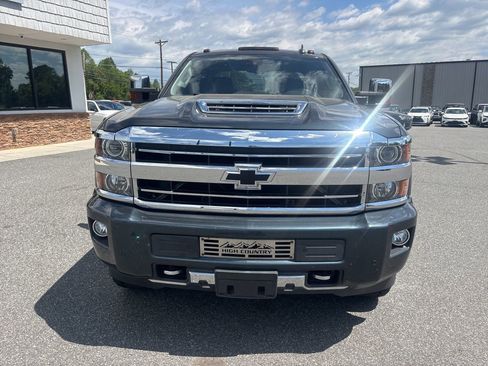 Used 2019 Chevrolet Silverado 2500 High Country w/ Duramax Plus Package image 9