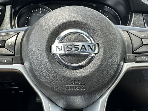 Used 2017 Nissan Rogue SV AWD/4WD image 51