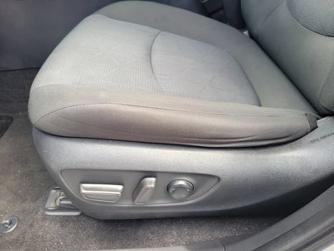 Used 2022 Toyota RAV4 XLE FWD image 17