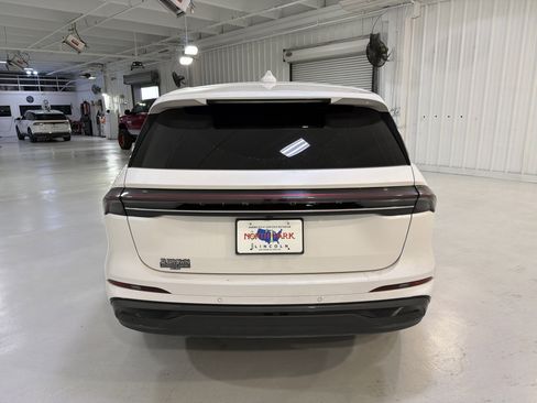 Used 2025 Lincoln Nautilus Premier w/ Jet Appearance Package image 4