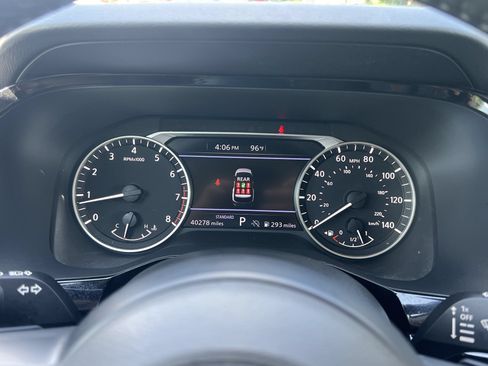 Used 2024 Nissan Pathfinder SV FWD image 12