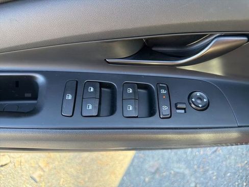 Certified 2025 Hyundai Elantra Sport image 18