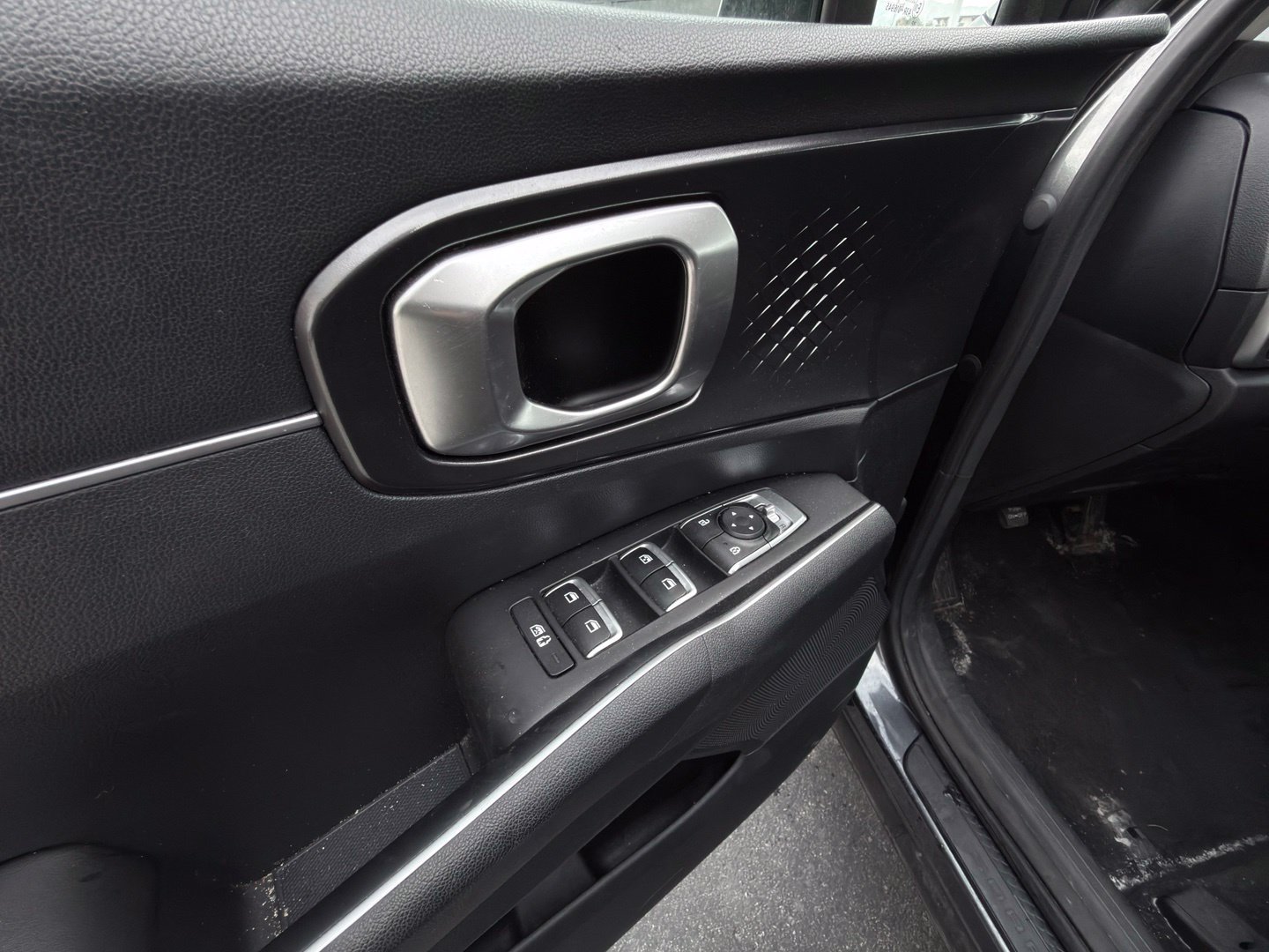 Used 2022 Kia Sorento S FWD image 18