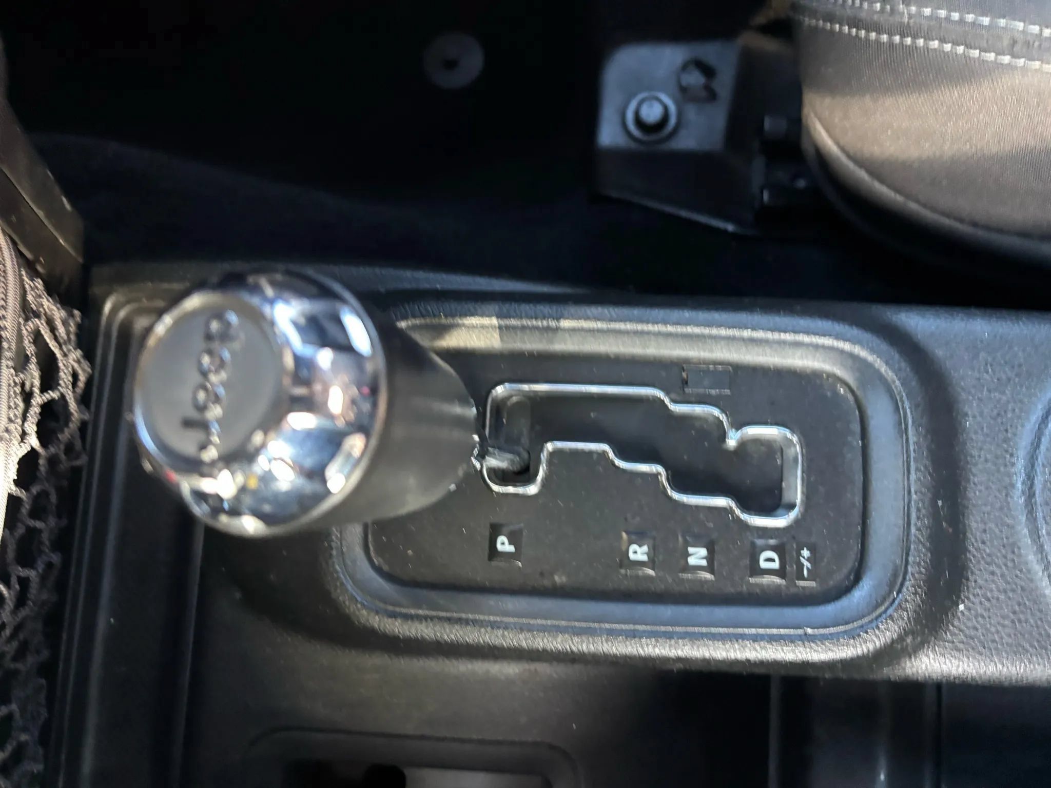Used 2017 Jeep Wrangler Unlimited Sahara w/ Connectivity Group AWD/4WD image 19