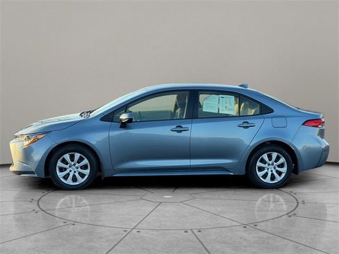 Used 2021 Toyota Corolla LE image 3