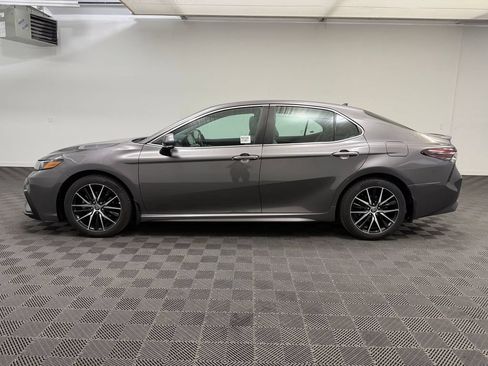 Used 2021 Toyota Camry SE w/ Cold Weather Package FWD image 2