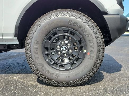 New 2026 Ford Bronco 2-Door w/ Sasquatch Package AWD/4WD image 9