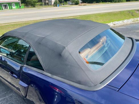Used 2010 Ford Mustang Convertible RWD image 27