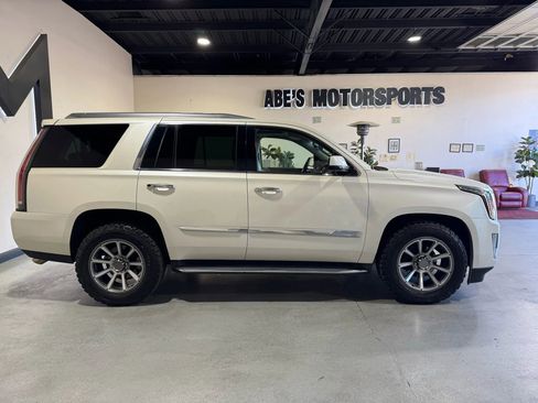 Used 2015 Cadillac Escalade Luxury image 4