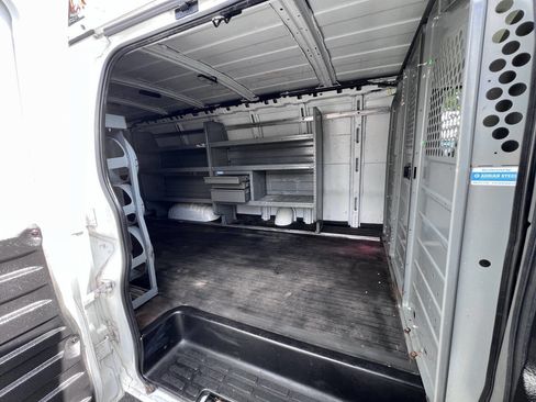 Used 2018 GMC Savana 2500 Extended image 25