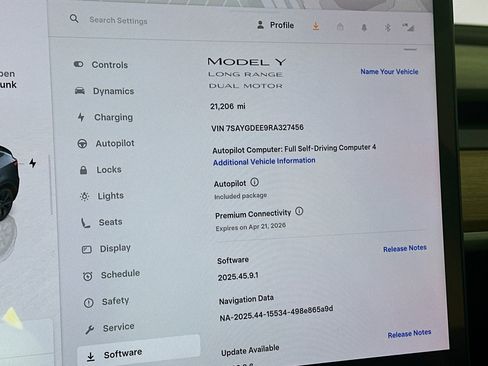 Used 2024 Tesla Model Y Long Range image 17