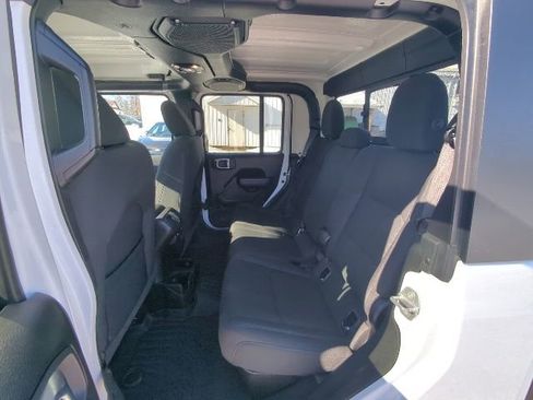 Used 2021 Jeep Gladiator Sport image 14