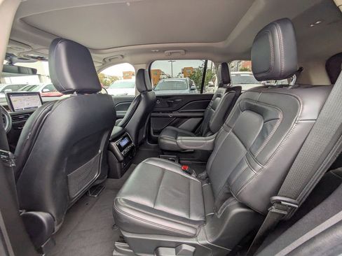 Used 2023 Lincoln Aviator Reserve image 11