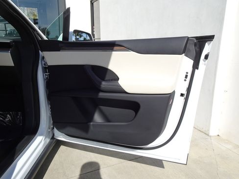 Used 2023 Tesla Model X image 22