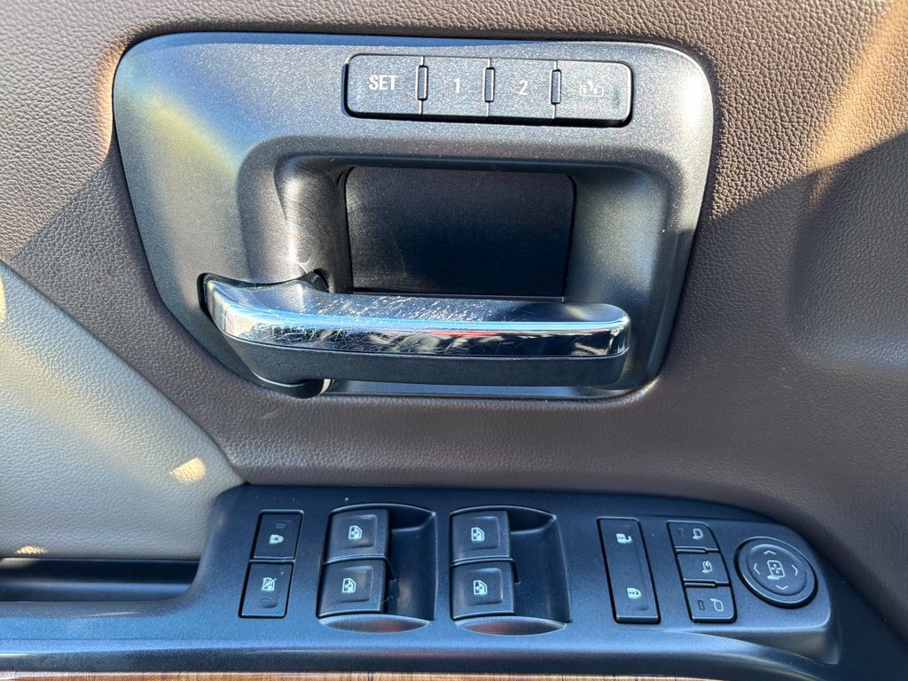 Used 2017 GMC Sierra 2500 SLT w/ Suspension Package, Off-Road AWD/4WD image 18