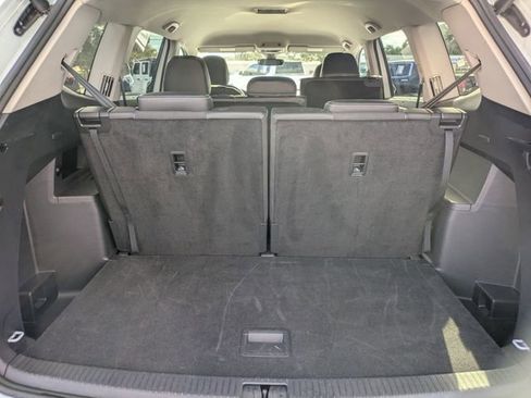 Used 2025 Volkswagen Atlas SE image 30