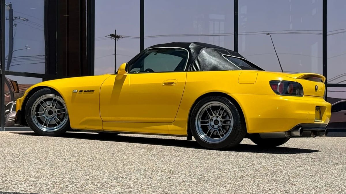 Used 2002 Honda S2000 image 11