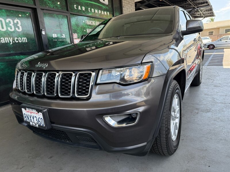 Used 2019 Jeep Grand Cherokee Laredo RWD image 3