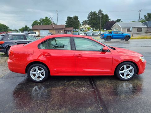 Used 2012 Volkswagen Jetta TDI w/ TDI Appearance Pkg FWD image 6