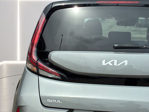 Used 2023 Kia Soul LX w/ LX Technology Package FWD image 30