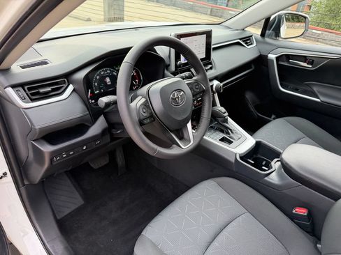 Used 2025 Toyota RAV4 XLE w/ Convenience Package AWD/4WD image 8
