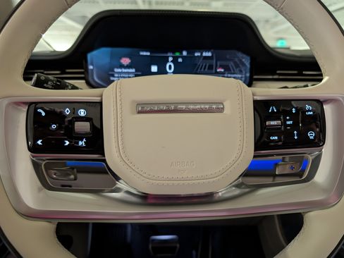 Used 2024 Land Rover Range Rover SV image 30