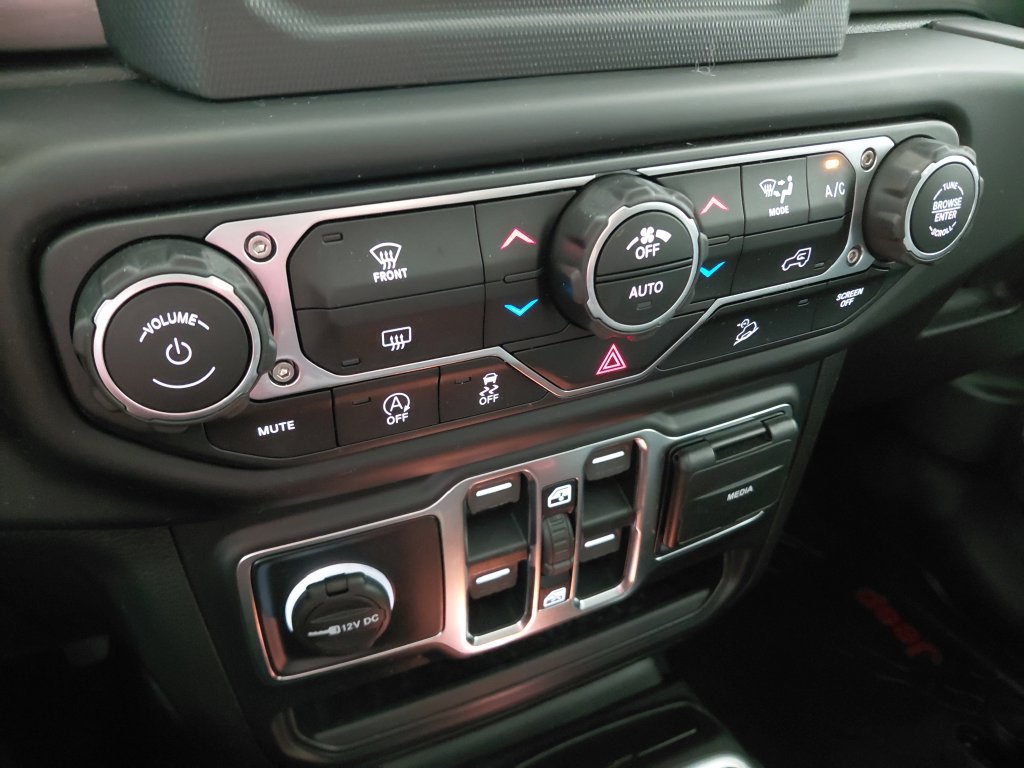Used 2019 Jeep Wrangler Unlimited Sahara AWD/4WD image 31