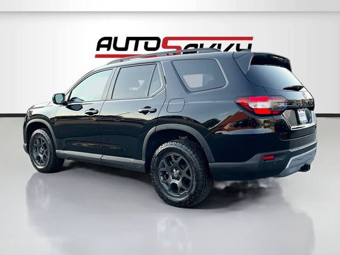 Used 2025 Honda Pilot TrailSport image 5