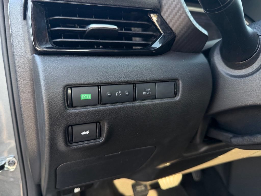 Used 2025 Nissan Sentra SV FWD image 14