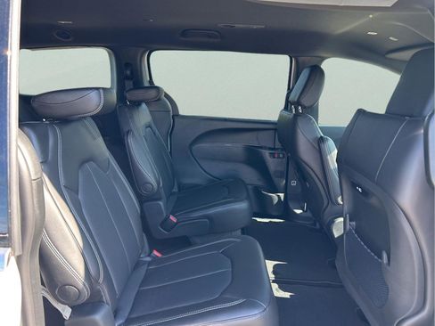 New 2026 Chrysler Pacifica Select image 27