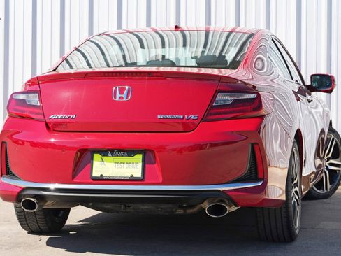 Used 2017 Honda Accord Touring image 4