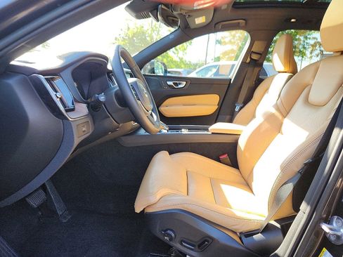 Certified 2023 Volvo XC60 B6 Ultimate w/ Protection Package Premier AWD/4WD image 13