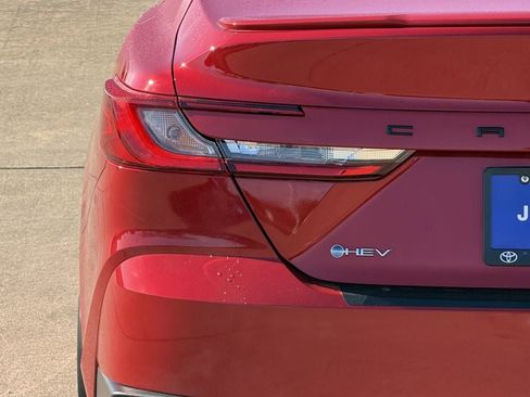 Used 2025 Toyota Camry SE w/ Convenience Package image 10