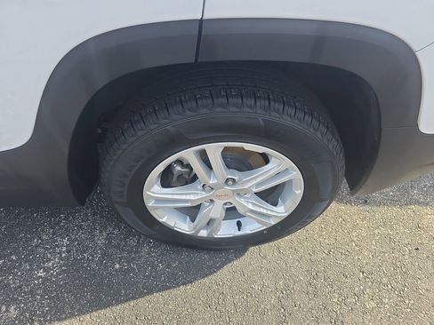 Used 2021 GMC Terrain SLE image 9